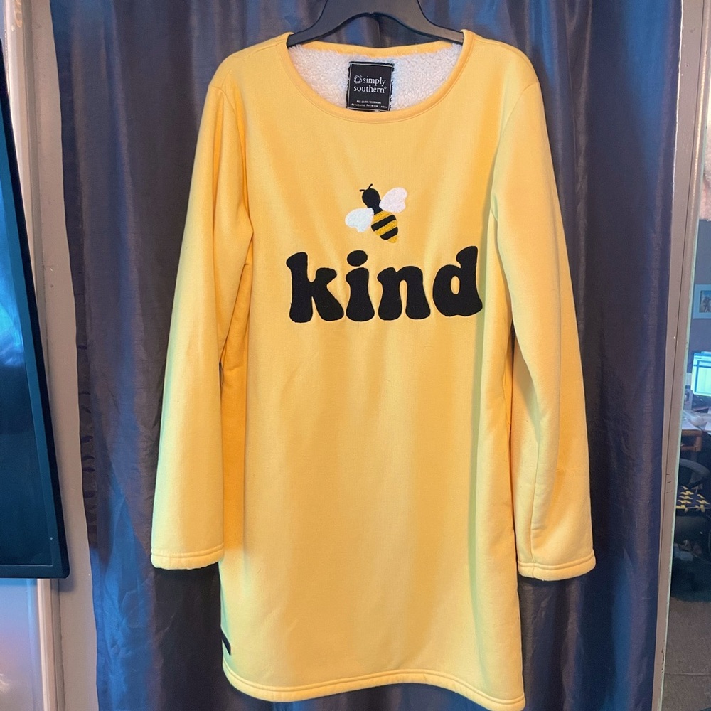 Simply Southern - Yellow, “Bee Kind” Sleep Shirt - O/S